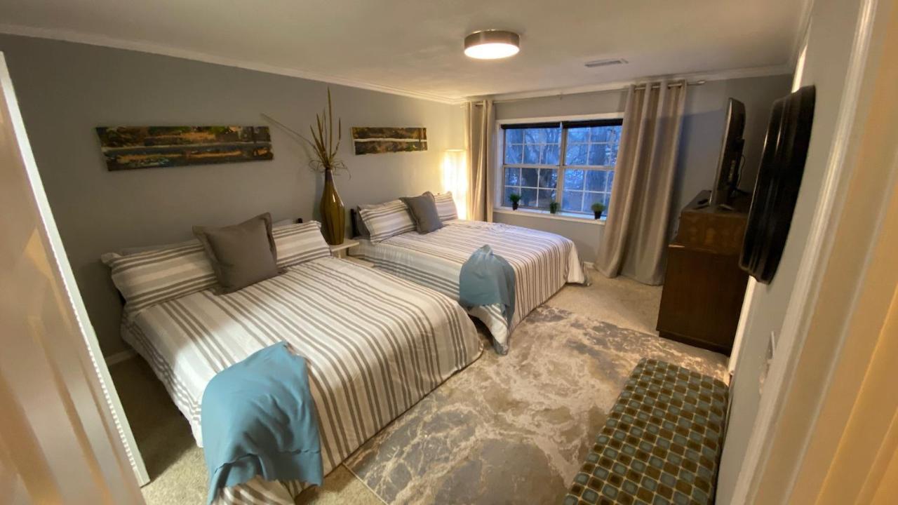 Here It Is! Cool Cape Cod-3 Br-2.5 Bath-12 Guests Olathe Extérieur photo