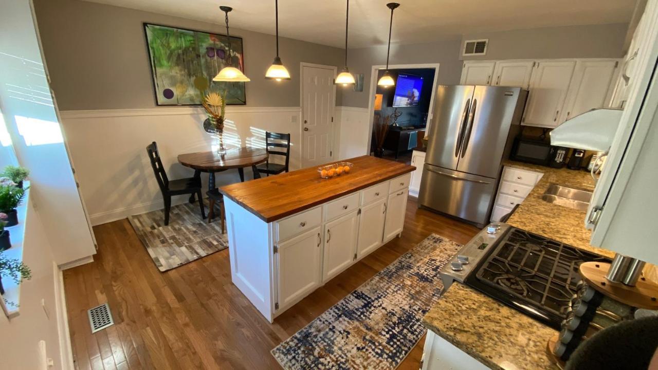 Here It Is! Cool Cape Cod-3 Br-2.5 Bath-12 Guests Olathe Extérieur photo